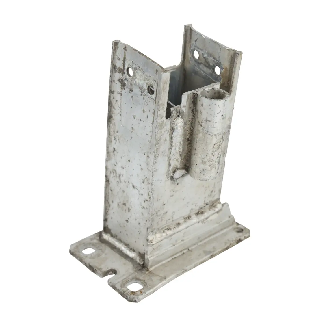 Supporto Rinforzo Barra Anteriore Destra per Audi Q5 8R con numero di parte 8R0807134 Audi Q5 8R Supporto Rinforzo Barra Anteriore Destra - SKU 8R0807134 - Numero di parte 8R0807134