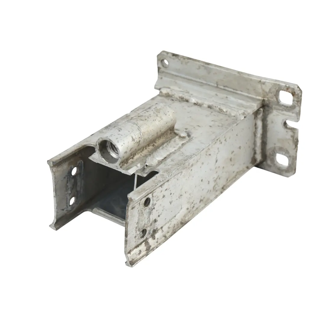 Supporto Rinforzo Barra Anteriore Destra per Audi Q5 8R con numero di parte 8R0807134 Audi Q5 8R Supporto Rinforzo Barra Anteriore Destra - SKU 8R0807134 - Numero di parte 8R0807134