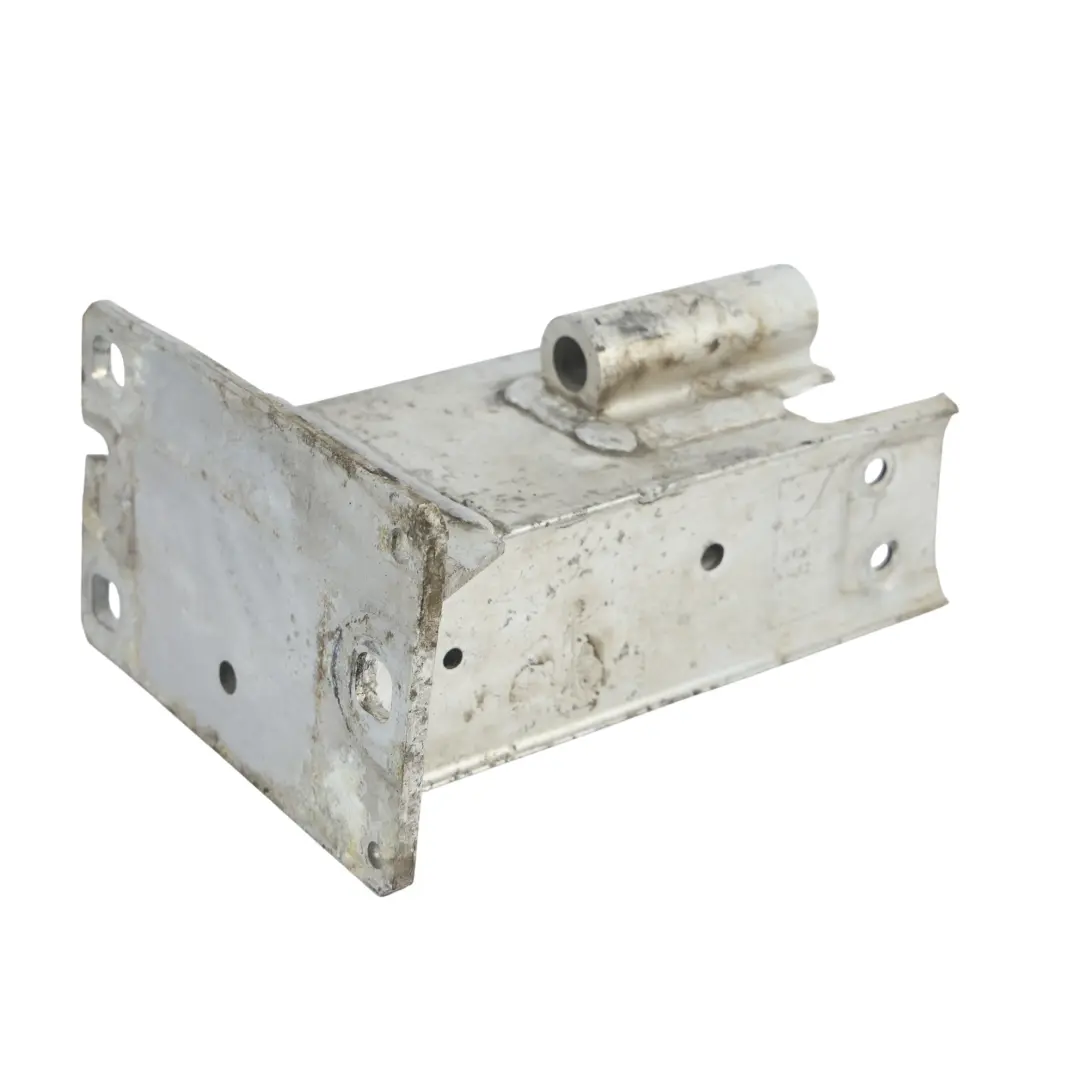 Supporto Rinforzo Barra Anteriore Destra per Audi Q5 8R con numero di parte 8R0807134 Audi Q5 8R Supporto Rinforzo Barra Anteriore Destra - SKU 8R0807134 - Numero di parte 8R0807134