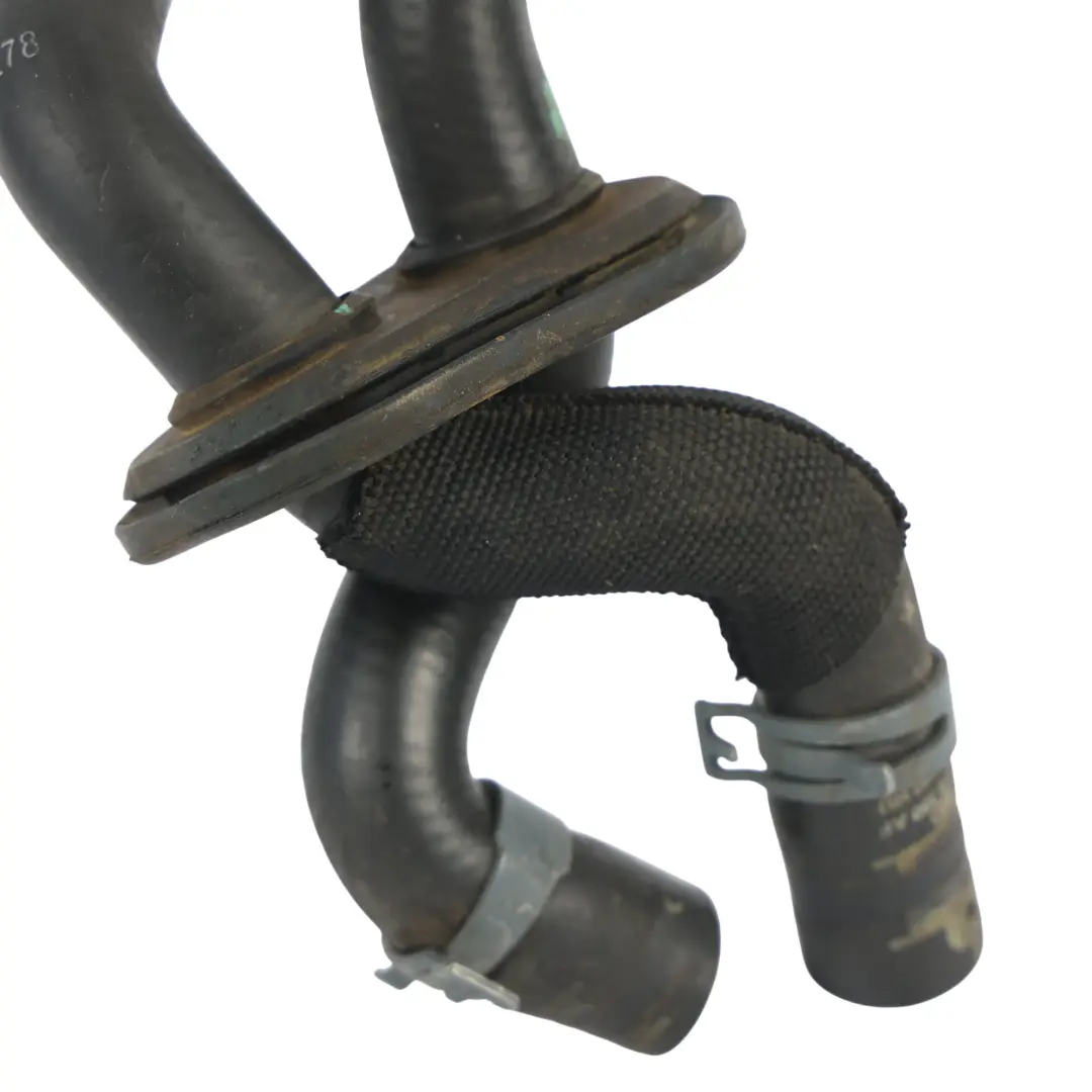 Wąż Nagrzewnicy 2.0 TDI do Audi Q5 8R o numerze 8R0819350AF Audi Q5 8R Wąż Nagrzewnicy 2.0 TDI - SKU 8R0819350AF - Numer Części 8R0819350AF