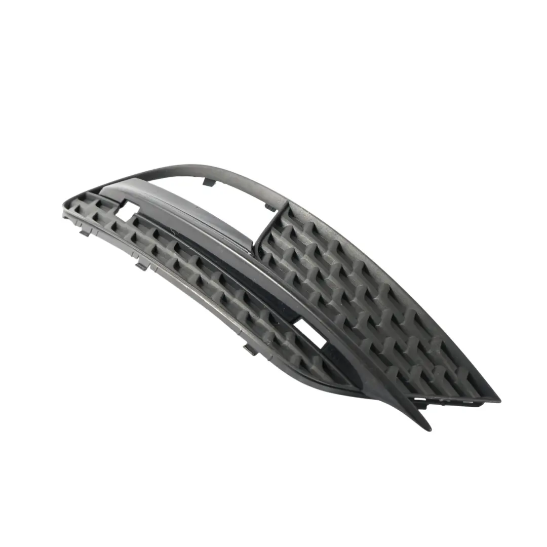 Kratka Zderzaka Przednia Prawa do Audi A5 8T o numerze 8T0807682H Audi A5 8T Kratka Zderzaka Przednia Prawa - SKU 8T0807682H - Numer Części 8T0807682H