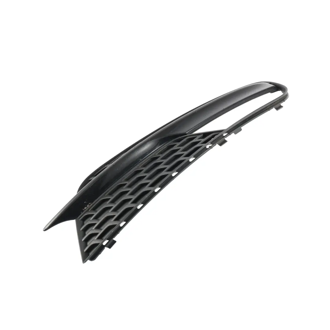 Kratka Zderzaka Przednia Prawa do Audi A5 8T o numerze 8T0807682H Audi A5 8T Kratka Zderzaka Przednia Prawa - SKU 8T0807682H - Numer Części 8T0807682H