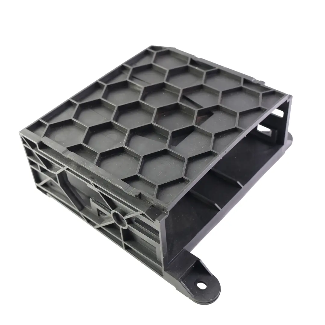 Audi Q3 8U Soporte Unidad Control Amplificador Trasero Izquierdo - SKU 8U0907368 - Número de pieza 8U0907368