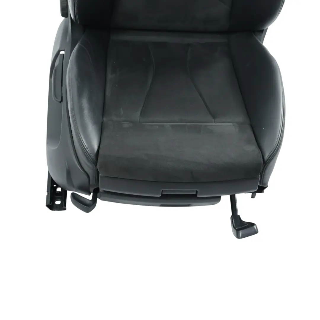 Sedile Anteriore Destro Nero Pelle Tessuto Alcantara per Audi A3 8V con numero di parte 8V4881806F Audi A3 8V Sedile Anteriore Destro Nero Pelle Tessuto Alcantara - SKU 8V4881806F - Numero di parte 8V4881806F