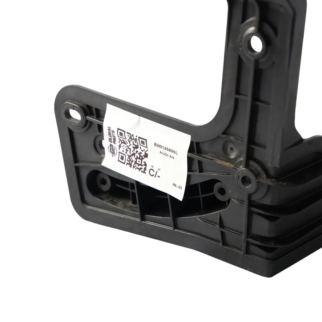 Audi A4 B9 A5 F5 Uchwyt Węża Płynu Chłodzącego Komory Silnika - SKU 8W0145896L - Numer Części 8W0145896L