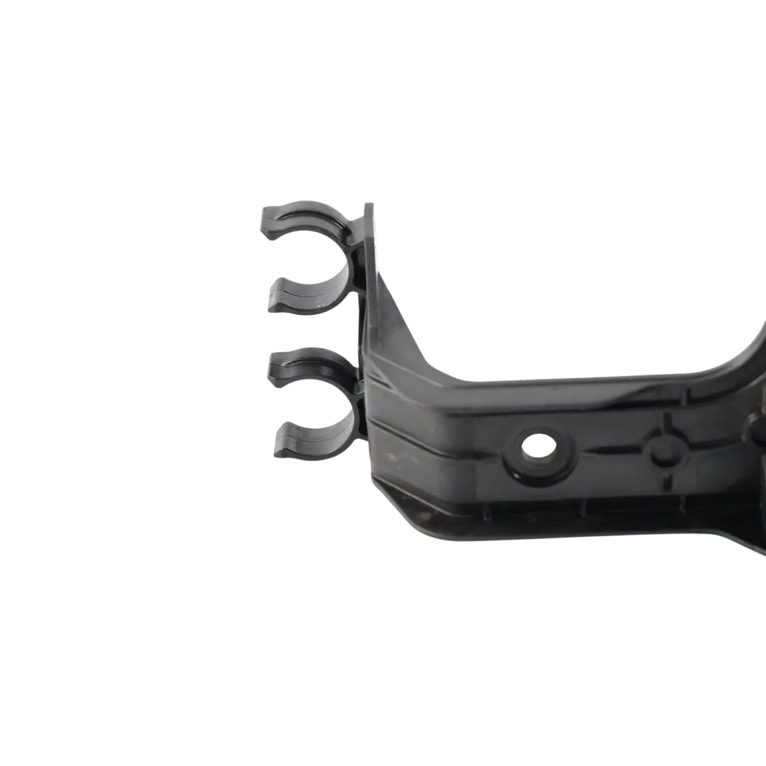 Audi A4 B9 A5 F5 Uchwyt Węża Płynu Chłodzącego Komory Silnika - SKU 8W0145896L - Numer Części 8W0145896L