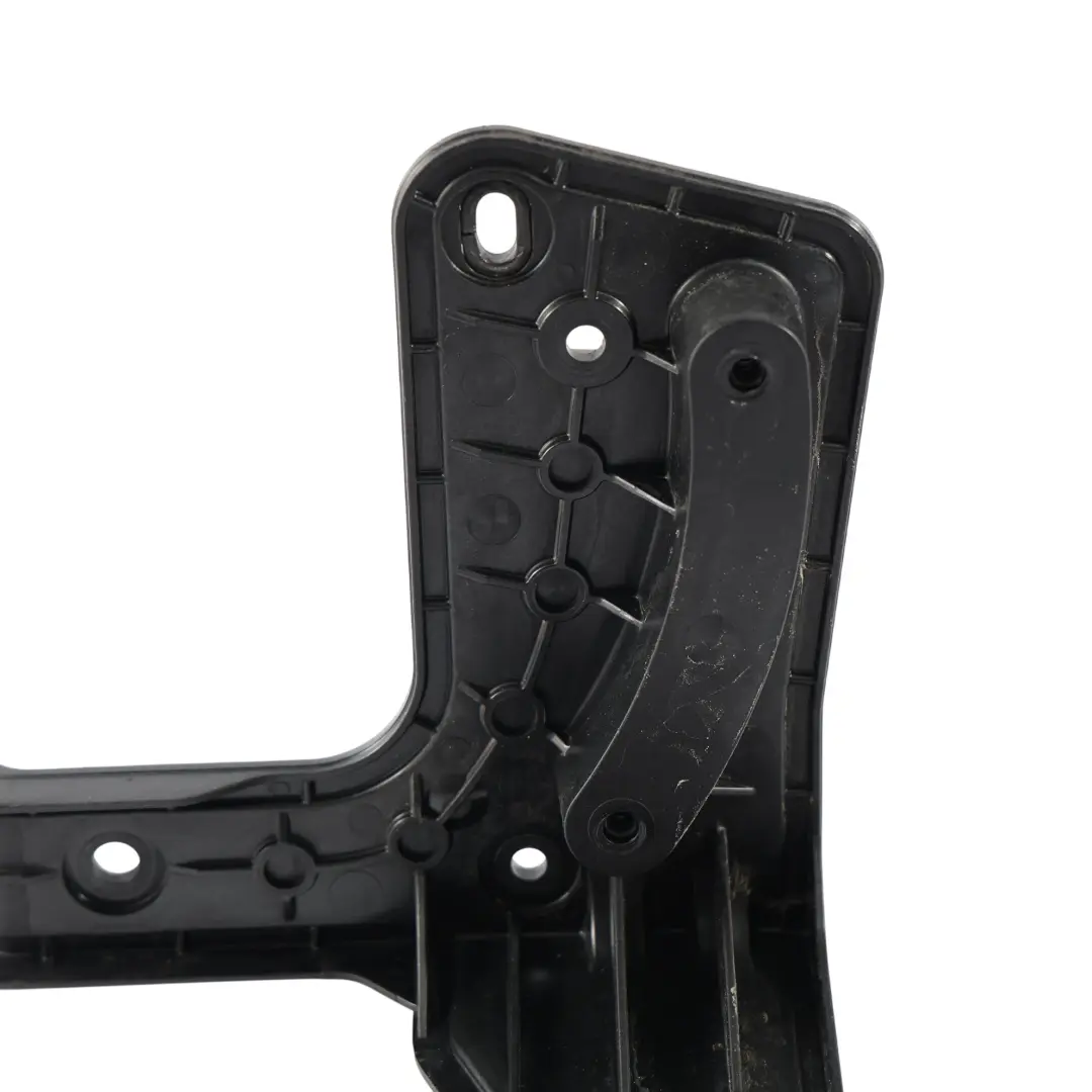 Audi A4 B9 A5 F5 Staffa Tubo Liquido Raffreddamento Vano Motore - SKU 8W0145896L - Numero di parte 8W0145896L