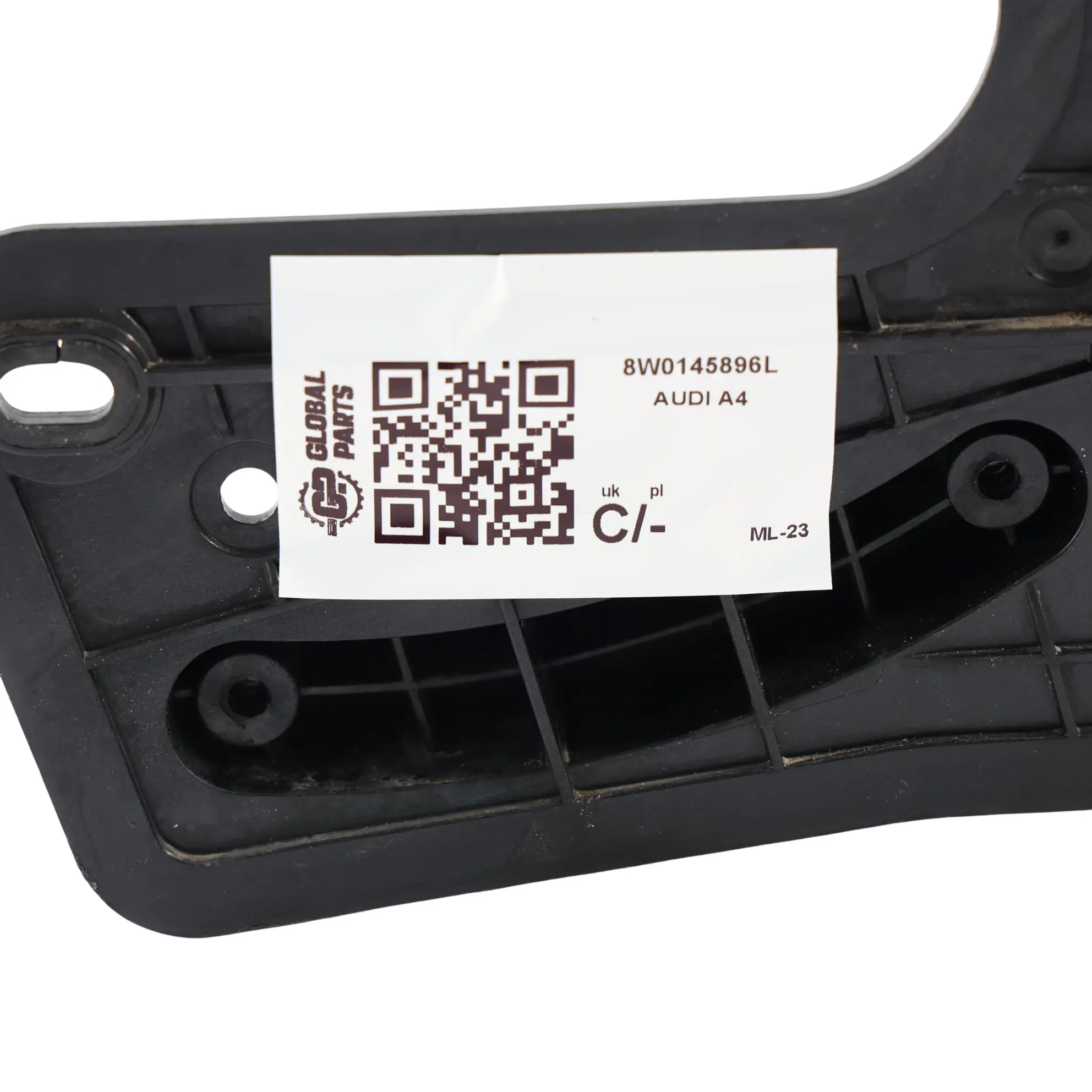 Audi A4 B9 A5 F5 Uchwyt Węża Płynu Chłodzącego Komory Silnika 8W0145896L