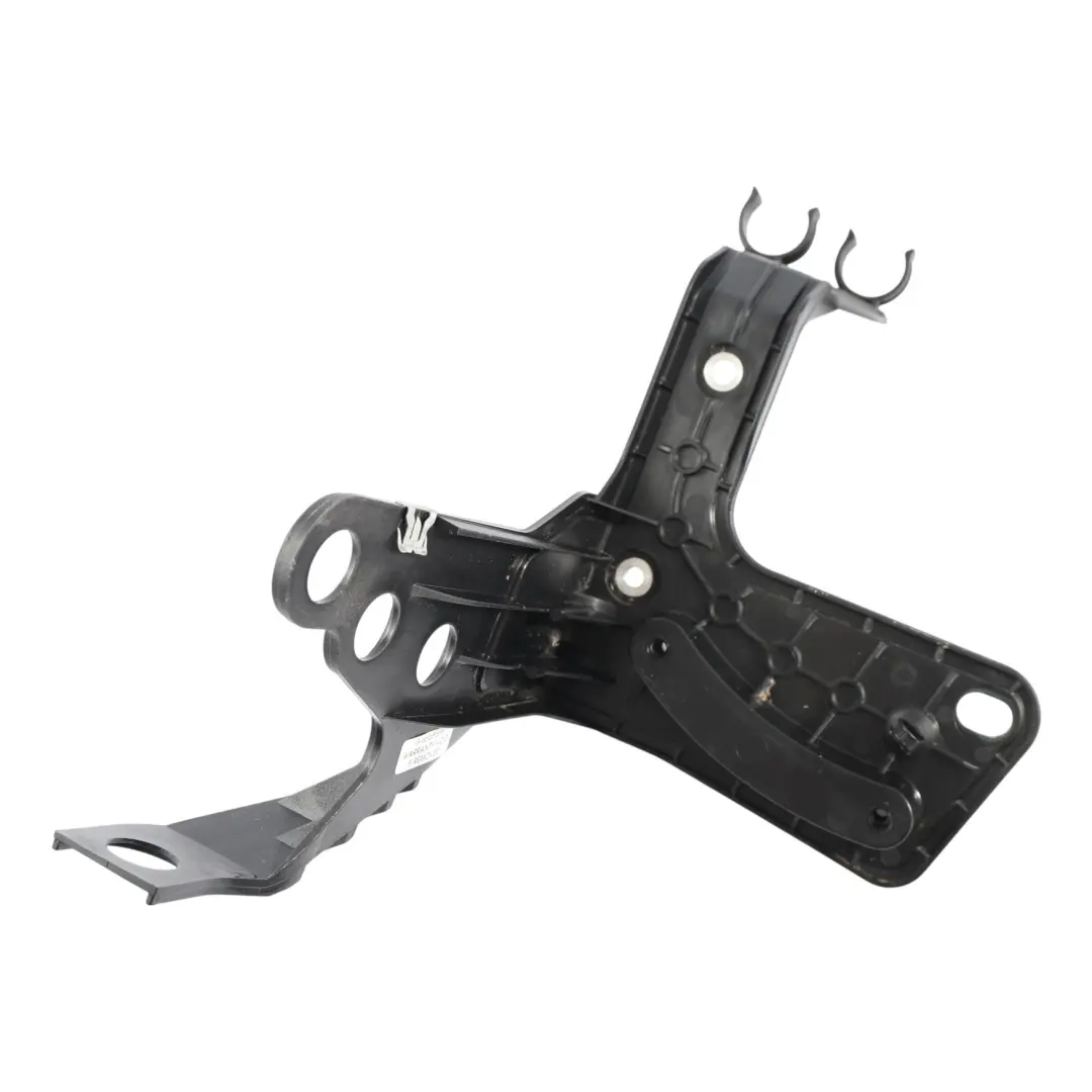 Uchwyt Wspornik Przewodu Chłodnicy do Audi A5 F5 o numerze 8W0145896P Audi A5 F5 Uchwyt Wspornik Przewodu Chłodnicy - SKU 8W0145896P - Numer Części 8W0145896P