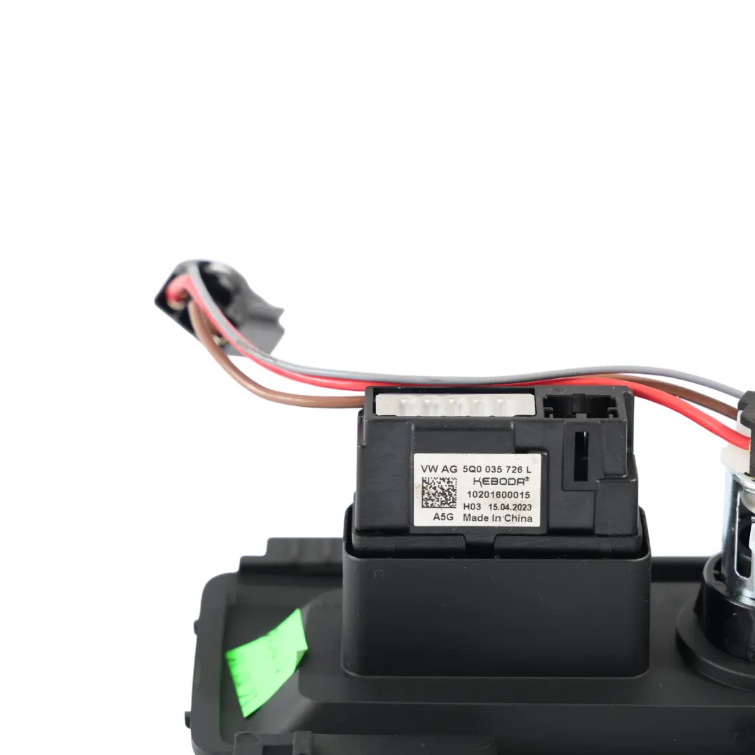 Tylna Konsola Środkowa Podwójny USB Gniazdo 12V do Audi A5 F5 o numerze 8W0863324A Audi A5 F5 Tylna Konsola Środkowa Podwójny USB Gniazdo 12V - SKU 8W0863324A-1 - Numer Części 8W0863324A