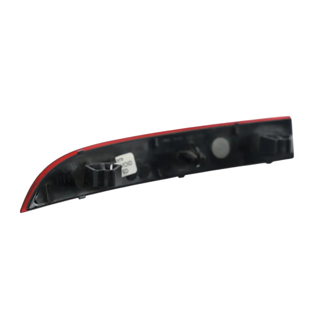 Odblask Zderzaka Tylnego Zewnętrzny Prawy do Audi A4 B9 o numerze 8W0945106AA Audi A4 B9 Odblask Zderzaka Tylnego Zewnętrzny Prawy - SKU 8W0945106AA - Numer Części 8W0945106AA