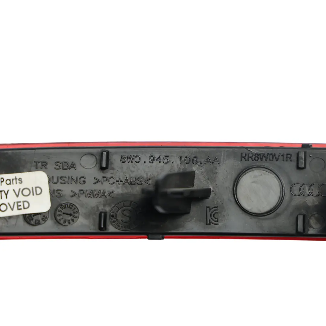 Audi A4 B9 Odblask Zderzaka Tylnego Zewnętrzny Prawy - SKU 8W0945106AA - Numer Części 8W0945106AA