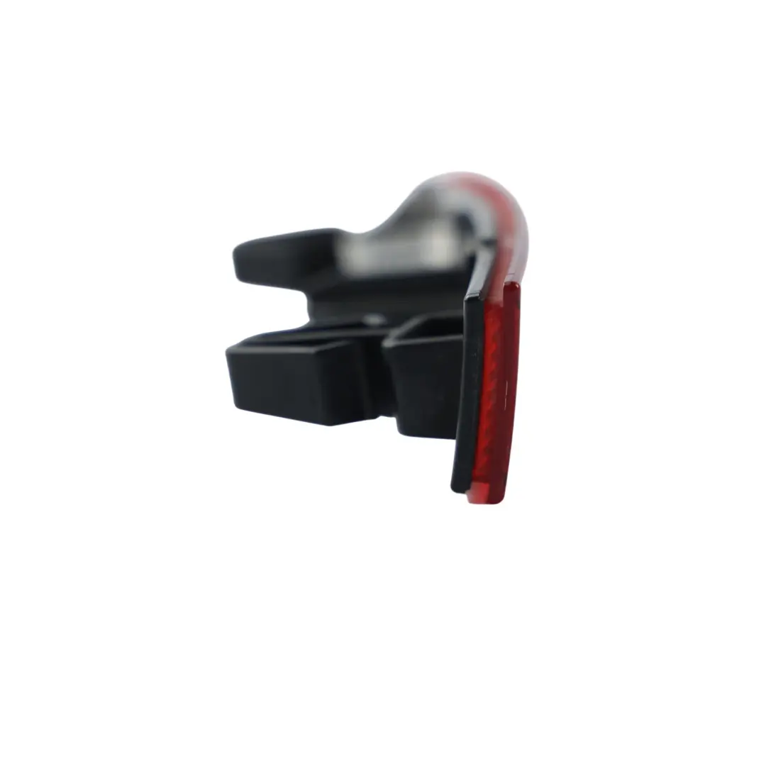 Odblask Zderzaka Tylnego Zewnętrzny Prawy do Audi A4 B9 o numerze 8W0945106AA Audi A4 B9 Odblask Zderzaka Tylnego Zewnętrzny Prawy - SKU 8W0945106AA - Numer Części 8W0945106AA