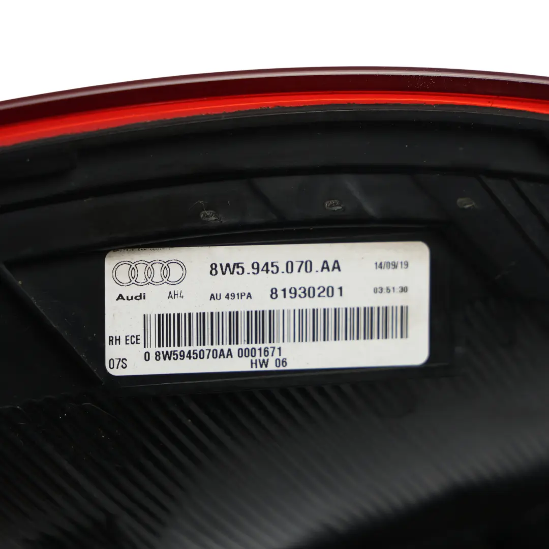 Tail Light Lamp LED Outer Right O/S to Audi A4 B9 Saloon Rear with Part number 8W5945070AA Audi A4 B9 Saloon Rear Tail Light Lamp LED Outer Right O/S - SKU 8W5945070AA - Part number 8W5945070AA