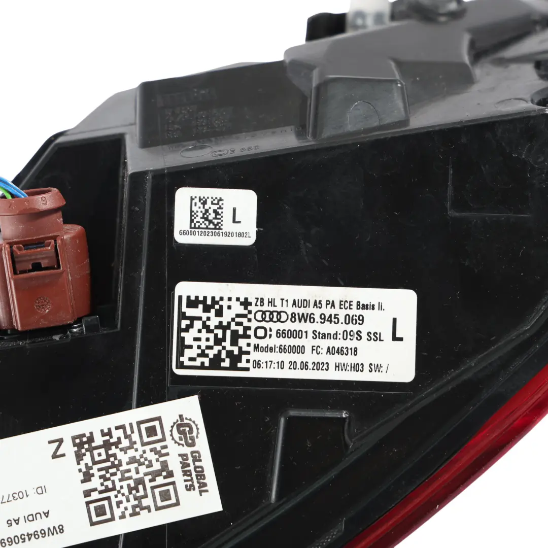 Sportback Lampa Tylna Zewnętrzna LED Lewa do Audi A5 B9 o numerze 8W6945069 Audi A5 B9 Sportback Lampa Tylna Zewnętrzna LED Lewa - SKU 8W6945069 - Numer Części 8W6945069