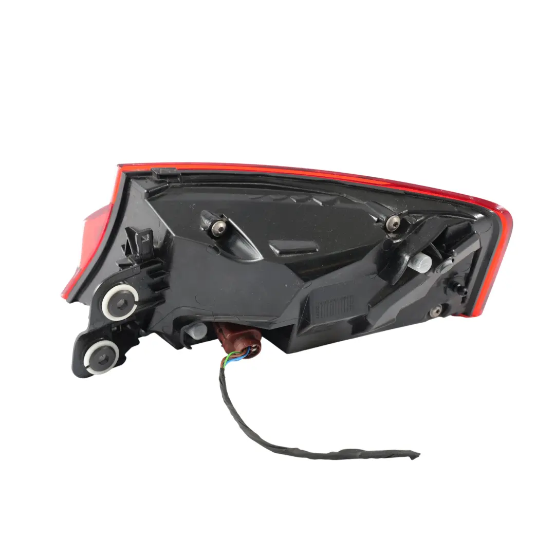 Sportback Lampa Tylna Zewnętrzna LED Lewa do Audi A5 B9 o numerze 8W6945069 Audi A5 B9 Sportback Lampa Tylna Zewnętrzna LED Lewa - SKU 8W6945069 - Numer Części 8W6945069