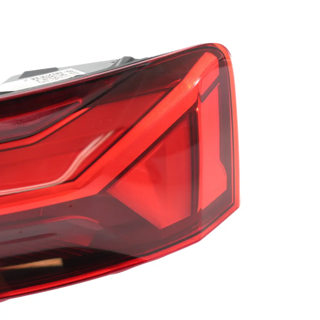 Lampa Tylna Zewnętrzna LED Prawa do Audi A5 B9 F5 o numerze 8W6945070 Audi A5 B9 F5 Lampa Tylna Zewnętrzna LED Prawa - SKU 8W6945070 - Numer Części 8W6945070