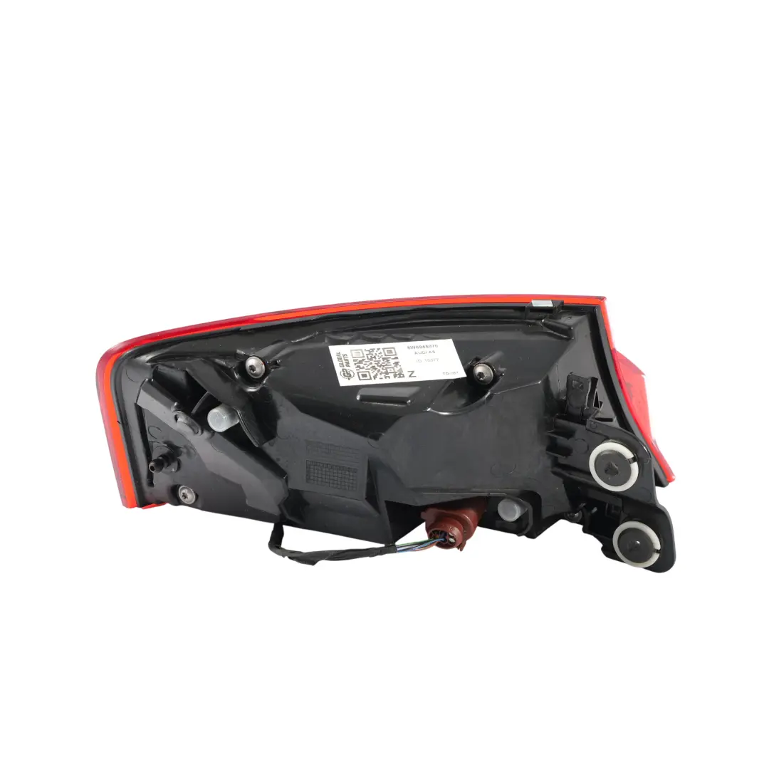 Lampa Tylna Zewnętrzna LED Prawa do Audi A5 B9 F5 o numerze 8W6945070 Audi A5 B9 F5 Lampa Tylna Zewnętrzna LED Prawa - SKU 8W6945070 - Numer Części 8W6945070