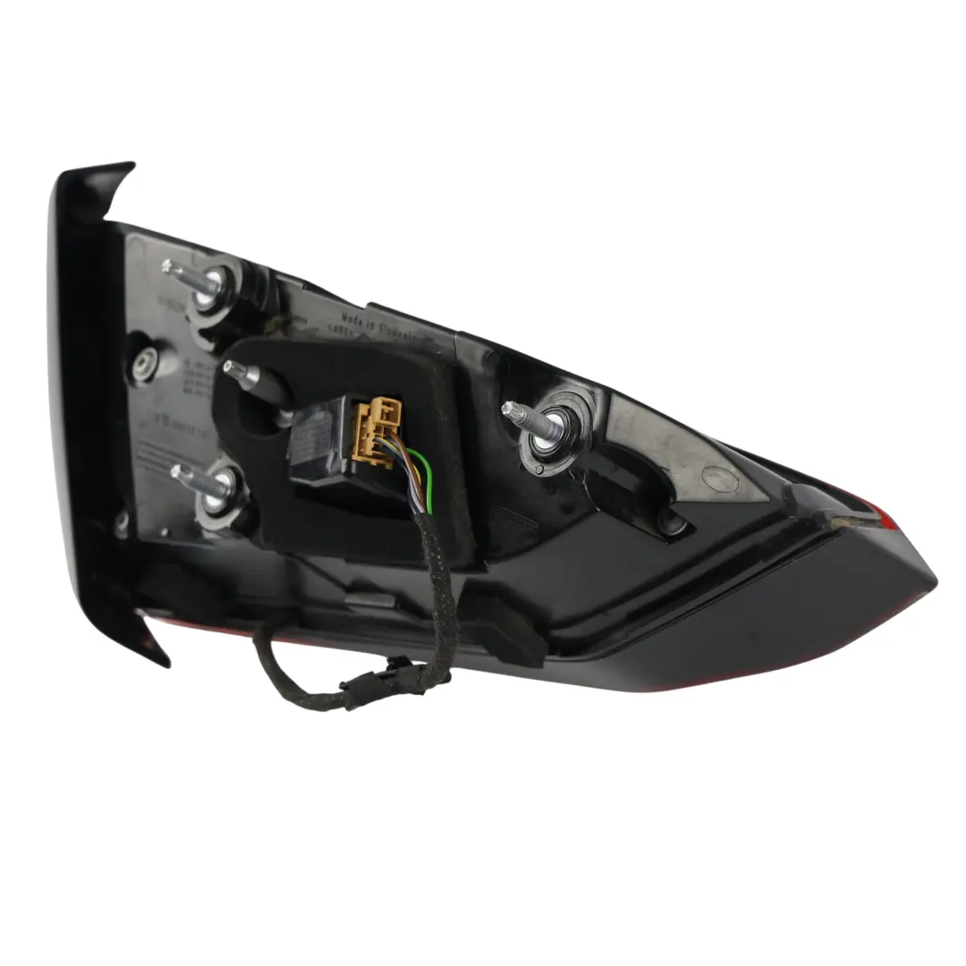 Fanale Posteriore Interno Destro Portellone per Audi A5 F5 con numero di parte 8W6945076A Audi A5 F5 Fanale Posteriore Interno Destro Portellone - SKU 8W6945076A - Numero di parte 8W6945076A