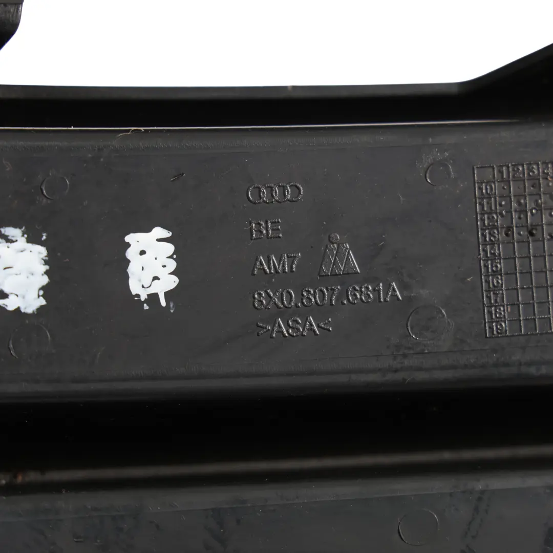 Audi A1 8X Griglia Guida Aria Fendinebbia Anteriore Sinistro - SKU 8X0807681A - Numero di parte 8X0807681A