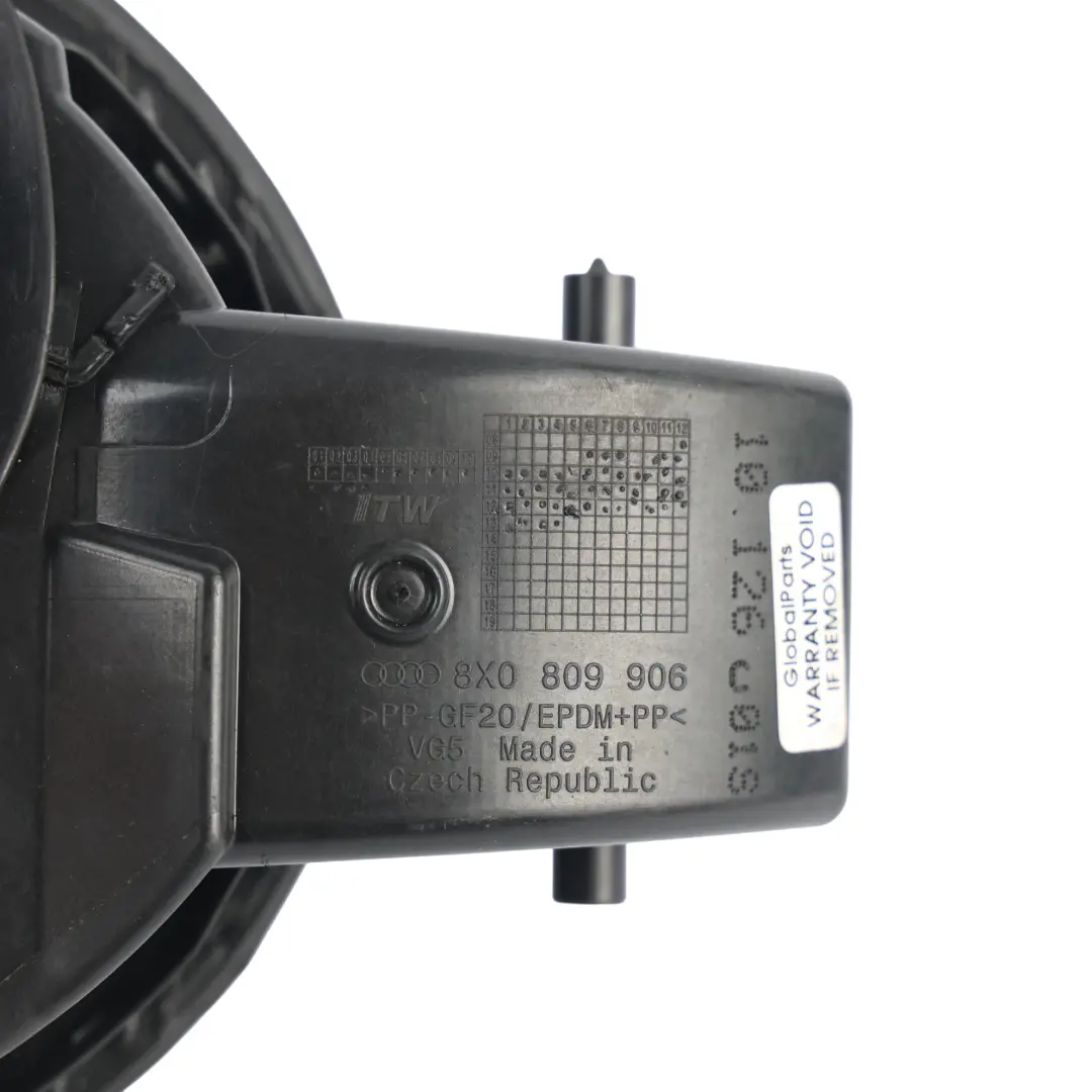 Audi A1 8X Trappe Réservoir Carburant Boîtier Essence - SKU 8X0809906C - Numéro de pièce 8X0809906C