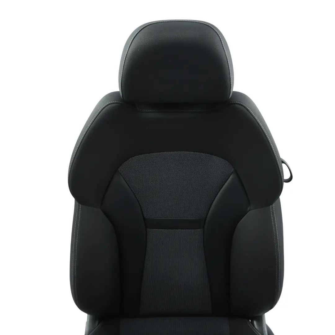 Fotel Przód Materiał Soul Czarny Cliff Szary Prawy do Audi A1 8X 3D o numerze 8X0881806K Audi A1 8X 3D Fotel Przód Materiał Soul Czarny Cliff Szary Prawy - SKU 8X0881806K-1 - Numer Części 8X0881806K