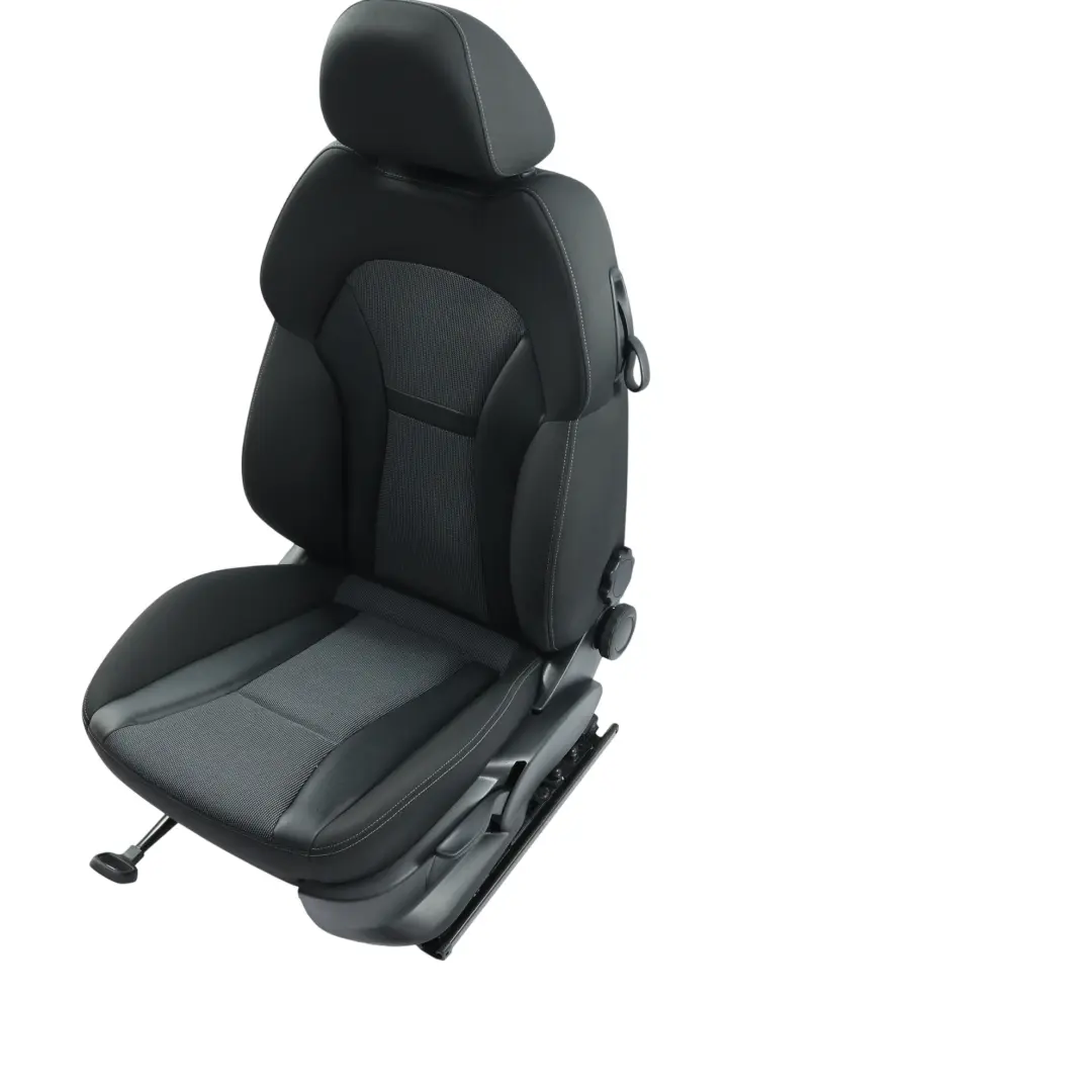 Fotel Przód Materiał Soul Czarny Cliff Szary Prawy do Audi A1 8X 3D o numerze 8X0881806K Audi A1 8X 3D Fotel Przód Materiał Soul Czarny Cliff Szary Prawy - SKU 8X0881806K-1 - Numer Części 8X0881806K