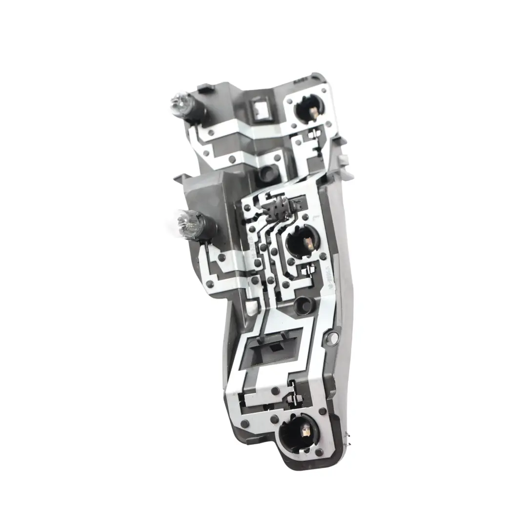 Supporto Portalampada Portellone Posteriore Sinistro per Audi A1 8X con numero di parte 8X0945257A Audi A1 8X Supporto Portalampada Portellone Posteriore Sinistro - SKU 8X0945257A - Numero di parte 8X0945257A