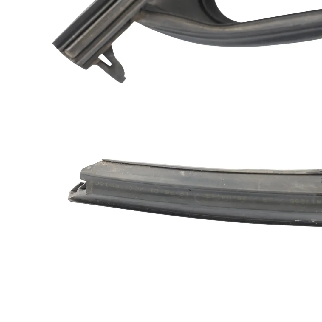 Porsche Cayenne 92A Uszczelka Prowadnica Szyby Drzwi Prawy Przód 7P0837432H - SKU 95853143202 - Numer Części 95853143202
