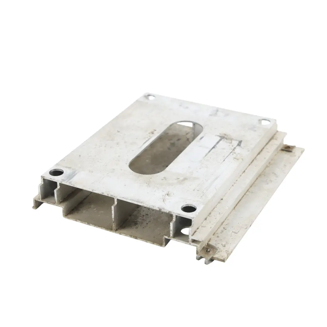 Staffa Rinforzo Montaggio Tunnel Posteriore 99150482300 per Porsche 718 Boxster 982 con numero di parte 98150463300 Porsche 718 Boxster 982 Staffa Rinforzo Montaggio Tunnel Posteriore 99150482300 - SKU 98150463300 - Numero di parte 98150463300