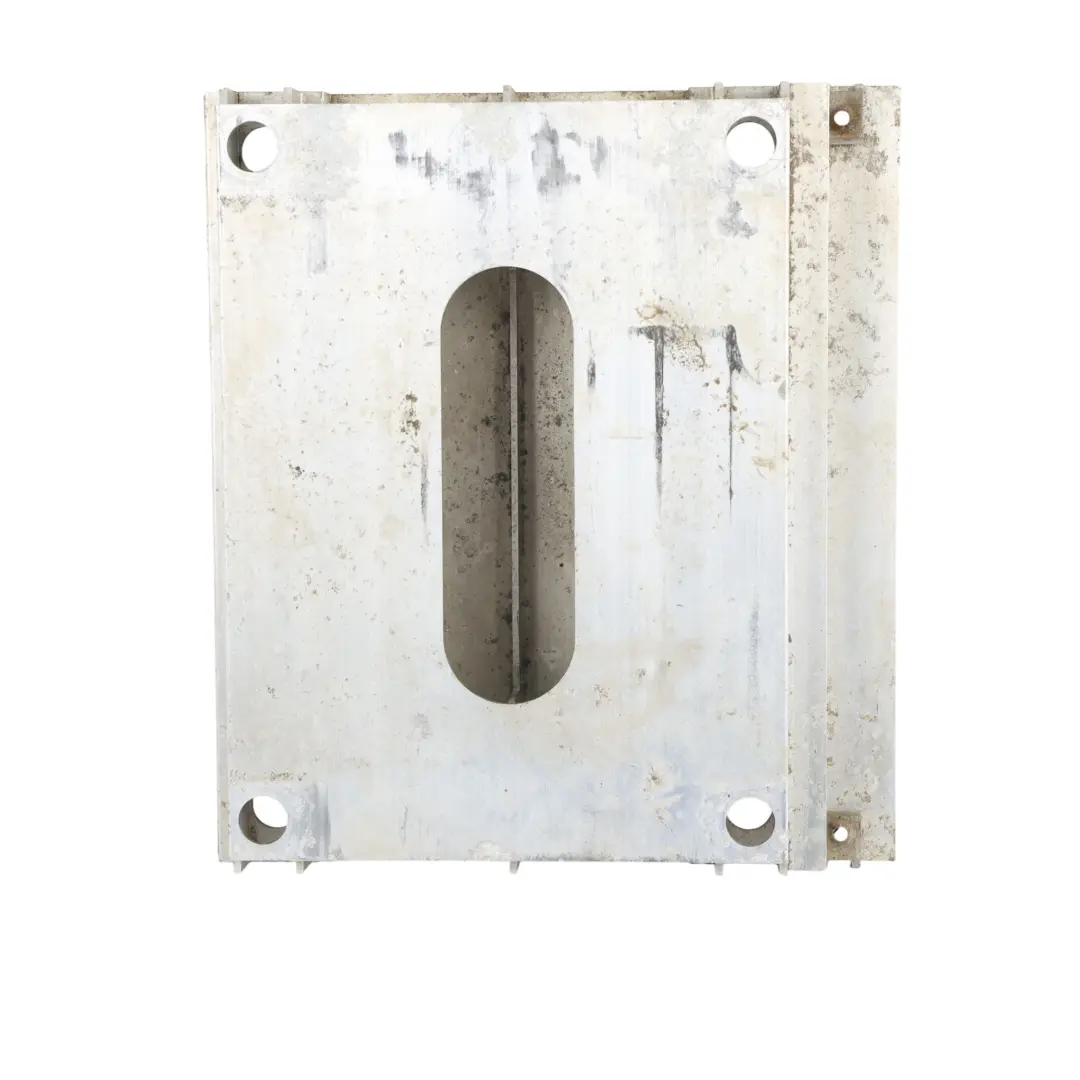 Staffa Rinforzo Montaggio Tunnel Posteriore 99150482300 per Porsche 718 Boxster 982 con numero di parte 98150463300 Porsche 718 Boxster 982 Staffa Rinforzo Montaggio Tunnel Posteriore 99150482300 - SKU 98150463300 - Numero di parte 98150463300