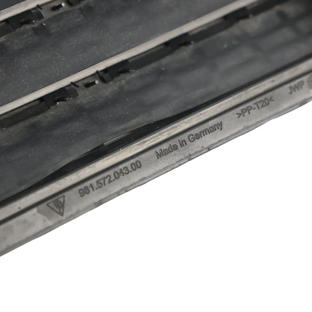 Belüftungsrahmen Hinten Seitenverkleidung für Porsche 718 Boxster 982 mit Teilenummer 98157204300 Porsche 718 Boxster 982 Belüftungsrahmen Hinten Seitenverkleidung - SKU 98157204300 - Teilenummer 98157204300