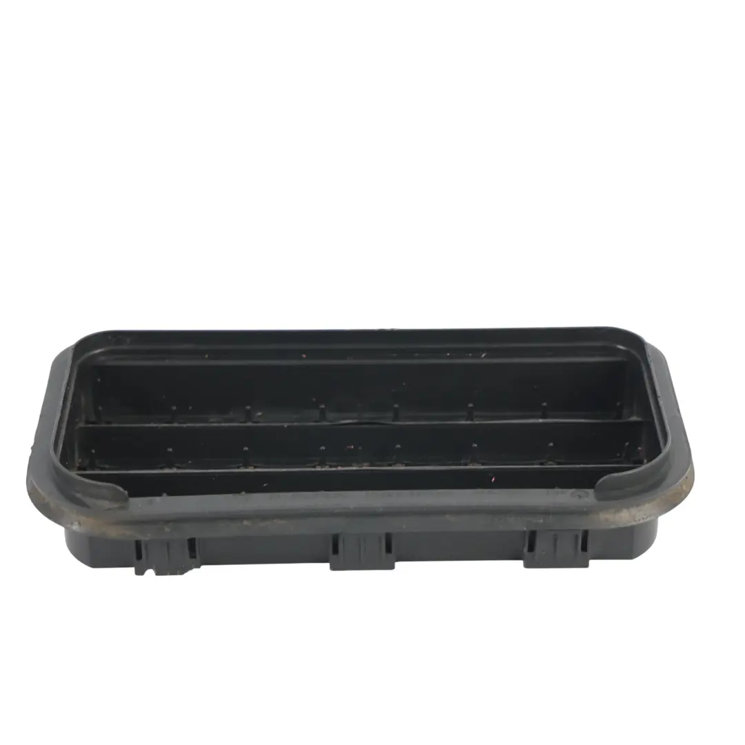 Tylna Boczna Ramka Wentylacyjna do Porsche 718 Boxster 982 o numerze 98157204300 Porsche 718 Boxster 982 Tylna Boczna Ramka Wentylacyjna - SKU 98157204300 - Numer Części 98157204300