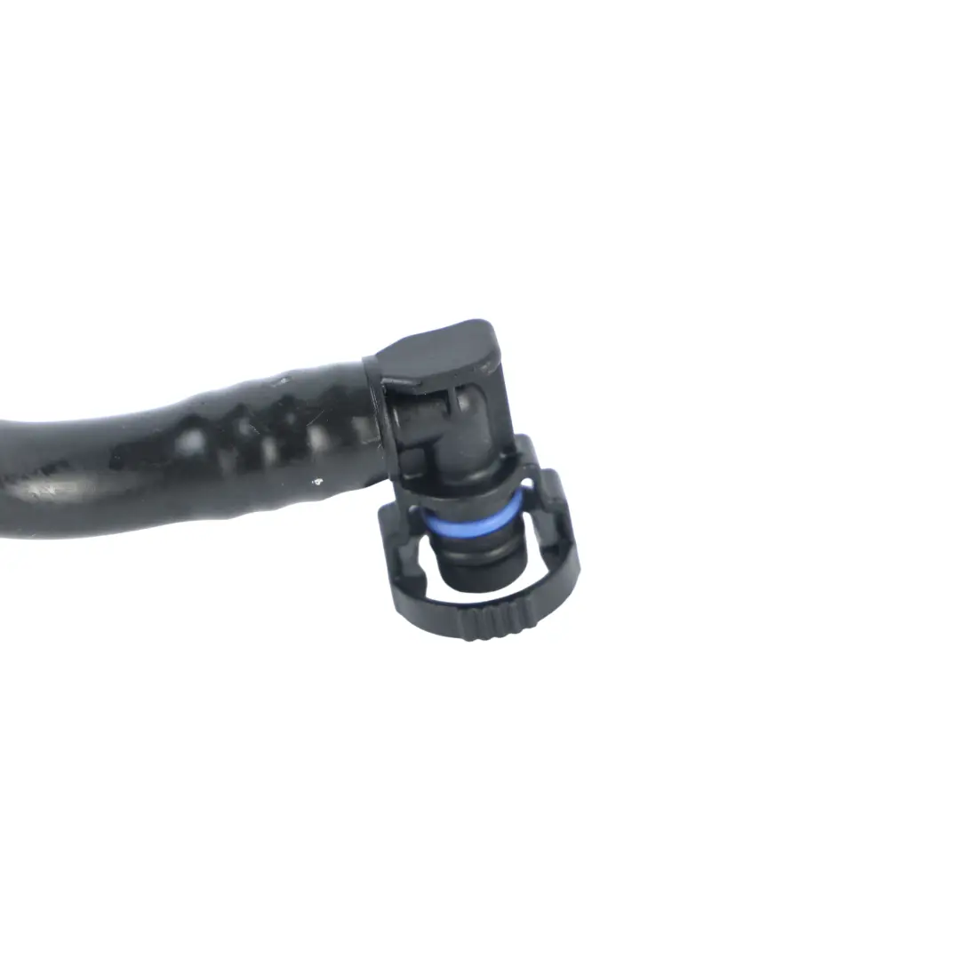 Tuyau Conduit Reniflard Moteur M133 pour Mercedes C117 W176 à propos du numéro de pièce A1330106900 Mercedes C117 W176 Tuyau Conduit Reniflard Moteur M133 - SKU A1330106900 - Numéro de pièce A1330106900