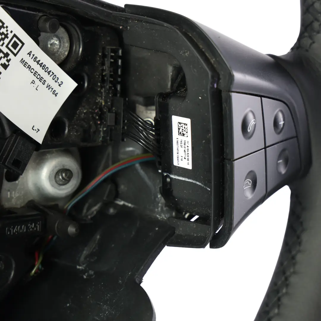 Kierownica NOWA Czarna Skóra Multifunkcja do Mercedes ML W164 o numerze A1644604703 Mercedes ML W164 Kierownica NOWA Czarna Skóra Multifunkcja - SKU A1644604703-2 - Numer Części A1644604703