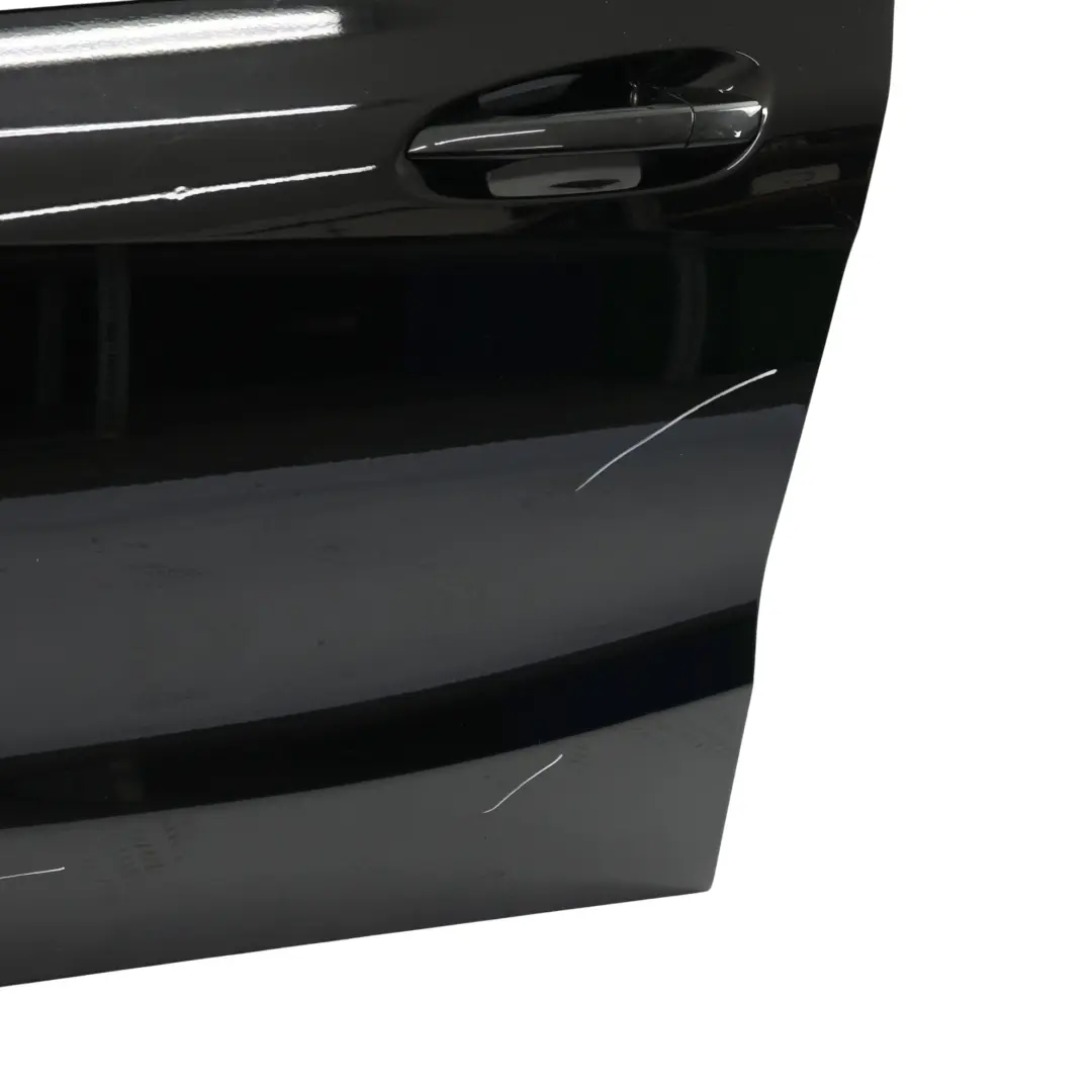 Puerta Delantera Izquierda Kosmos Negro Cósmico Metalizado - 191 para Mercedes W176 con número de pieza A1767200105 Mercedes W176 Puerta Delantera Izquierda Kosmos Negro Cósmico Metalizado - 191 - SKU A1767200105-KB - Número de pieza A1767200105