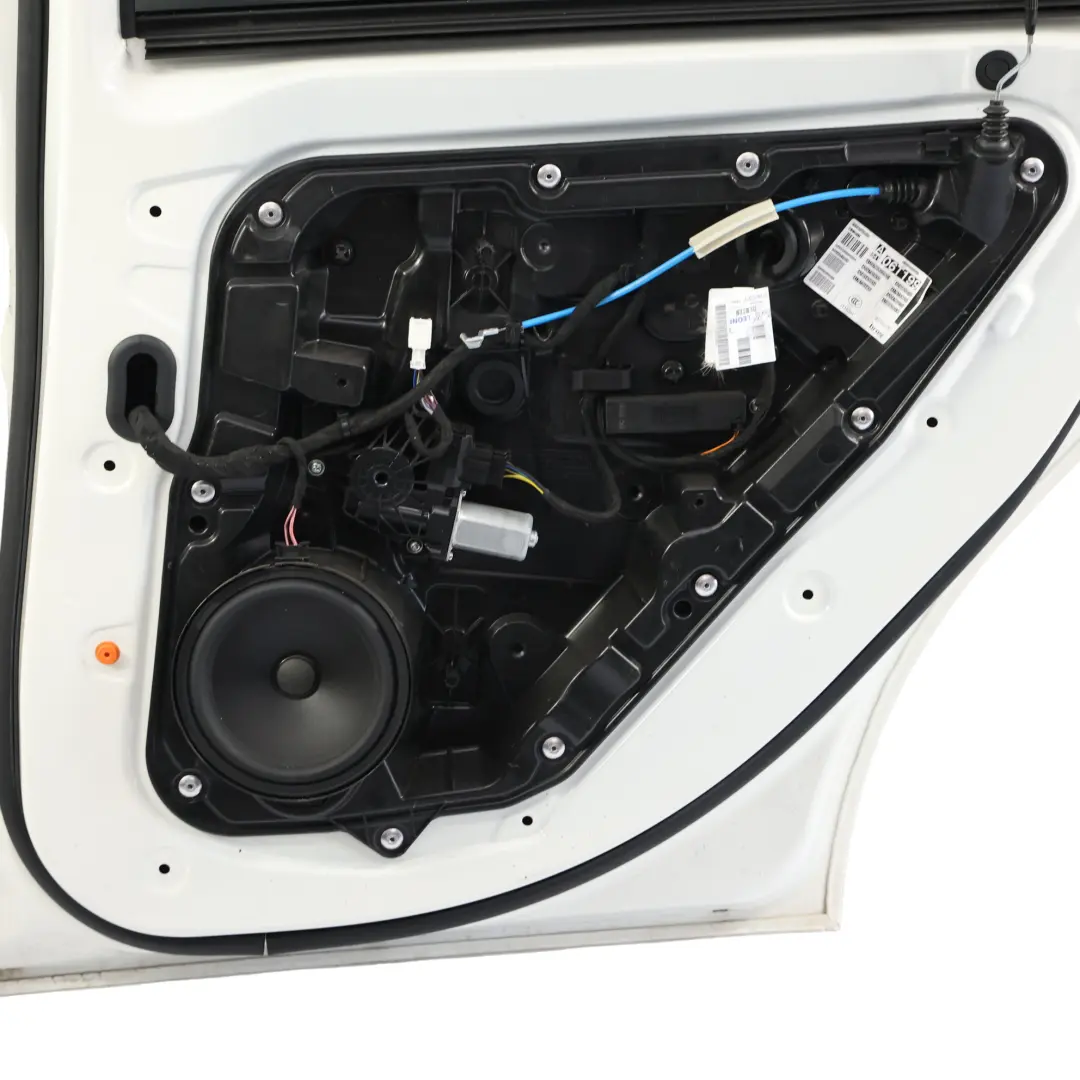 Arrière Droite Classe A Calcite White Blanc - 650 pour Mercedes W176 Porte à propos du numéro de pièce A1767300205 Mercedes W176 Porte Arrière Droite Classe A Calcite White Blanc - 650 - SKU A1767300205-CW1 - Numéro de pièce A1767300205