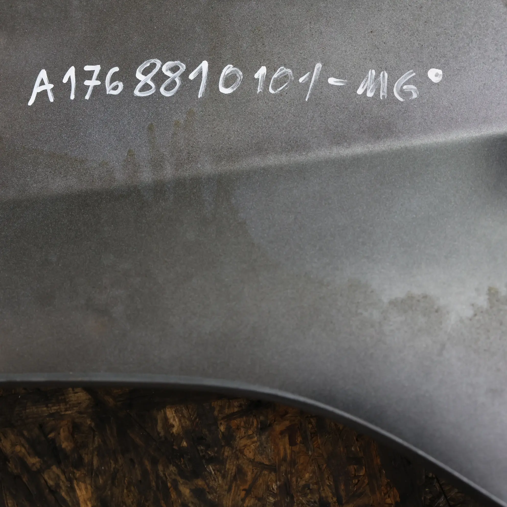 Mercedes W176 Kotflügelverkleidung Vorne Links Side Mountain Grau 787