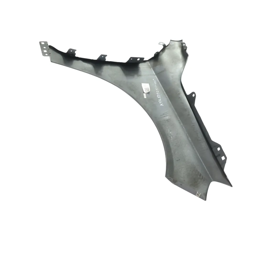 Mercedes W176 Aile Avant Gauche Garniture Latérale Mountain Grey - 787 - SKU A1768810101-MG - Numéro de pièce A1768810101
