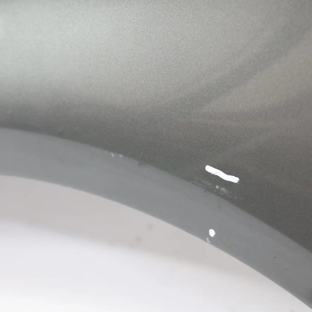 Mercedes W176 Embellecedor Guardabarros Delantero Izquierdo Mountain Grey - 787 - SKU A1768810101-MG - Número de pieza A1768810101