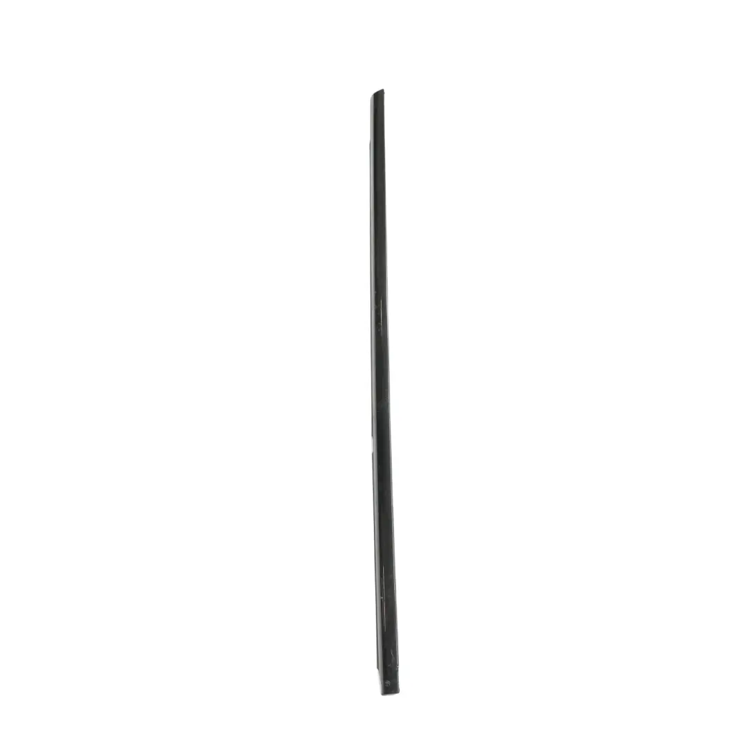 Uszczelka Szyby Drzwi Tylna Prawa Czarna do Mercedes W177 o numerze A1777352401 Mercedes W177 Uszczelka Szyby Drzwi Tylna Prawa Czarna - SKU A1777352401-2 - Numer Części A1777352401