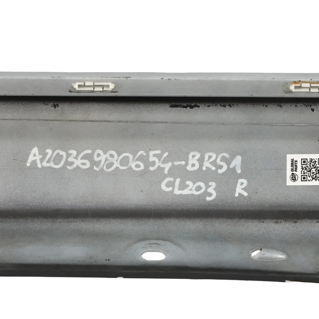 Seitenschweller Abdeckung Verkleidung Rechts Brillantsilber 9744 für Mercedes CL203 mit Teilenummer A2036980654 Mercedes CL203 Seitenschweller Abdeckung Verkleidung Rechts Brillantsilber 9744 - SKU A2036980654-BRS1 - Teilenummer A2036980654