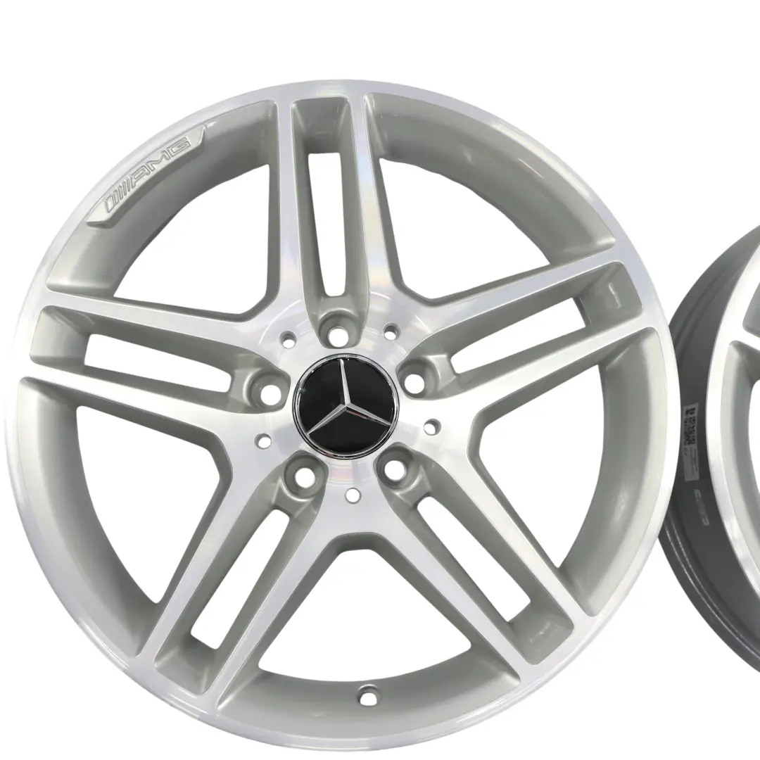 Cerchi Lega Argento Set 4x 17" 7.5J ET:47 8.5J ET:58 A2044012300 per Mercedes con numero di parte A2044012300-SET Mercedes Cerchi Lega Argento Set 4x 17" 7.5J ET:47 8.5J ET:58 A2044012300 - SKU A2044012300-SET - Numero di parte A2044012300-SET