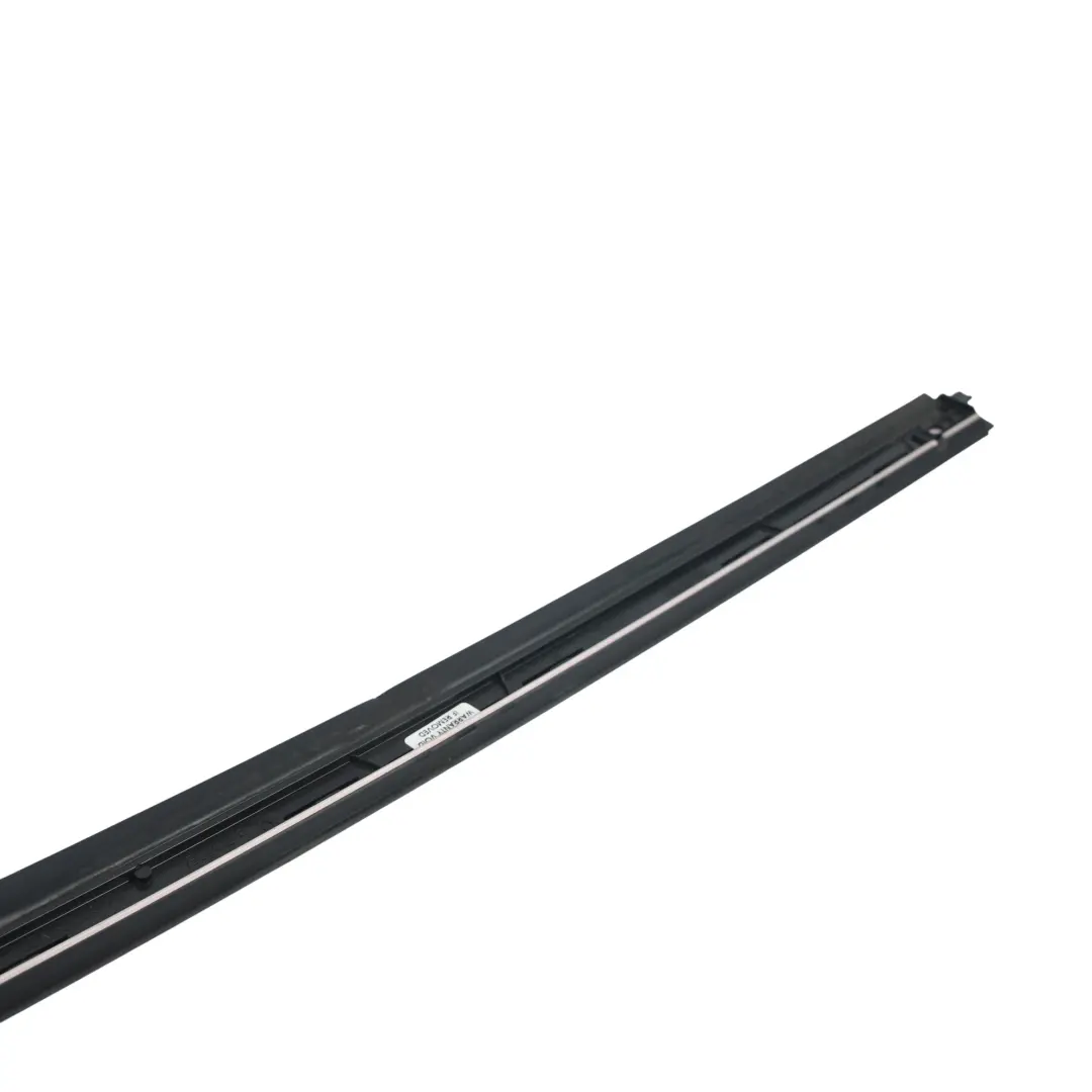 Deflettore Acqua Parabrezza Anteriore Destro per Mercedes W204 con numero di parte A2046907162 Mercedes W204 Deflettore Acqua Parabrezza Anteriore Destro - SKU A2046907162 - Numero di parte A2046907162