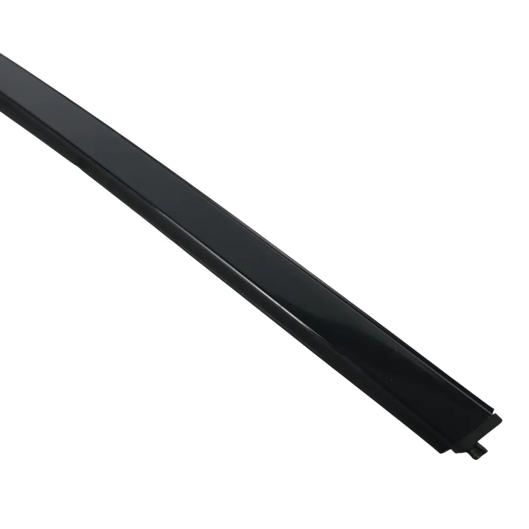 Deflettore Acqua Parabrezza Anteriore Destro per Mercedes W204 con numero di parte A2046907162 Mercedes W204 Deflettore Acqua Parabrezza Anteriore Destro - SKU A2046907162 - Numero di parte A2046907162