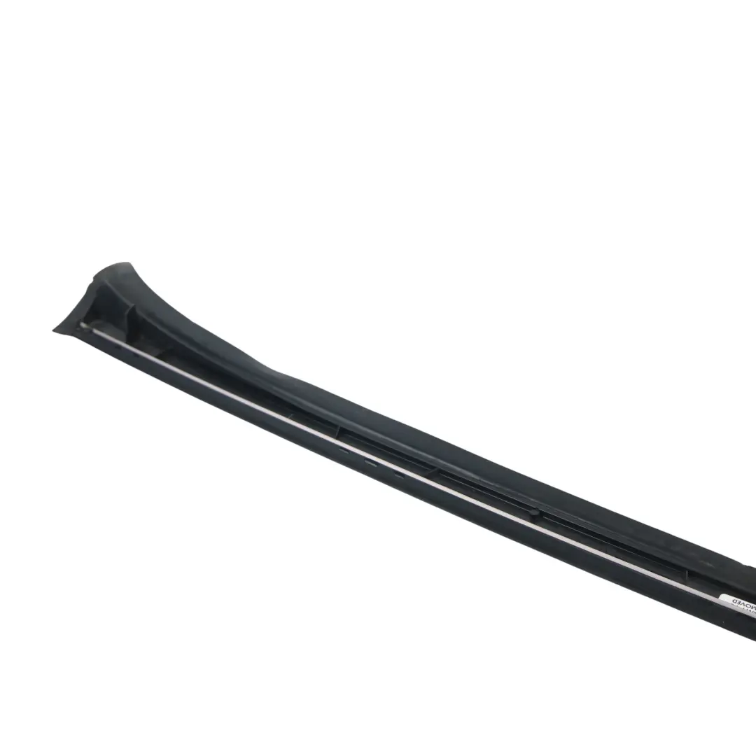 Deflettore Acqua Parabrezza Anteriore Destro per Mercedes W204 con numero di parte A2046907162 Mercedes W204 Deflettore Acqua Parabrezza Anteriore Destro - SKU A2046907162 - Numero di parte A2046907162