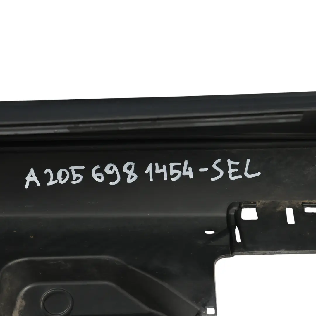 Próg Listwa Progowa Nakładka Prawa Selenite Grey - 992 do Mercedes W205 o numerze A2056981454 Mercedes W205 Próg Listwa Progowa Nakładka Prawa Selenite Grey - 992 - SKU A2056981454-SEL - Numer Części A2056981454
