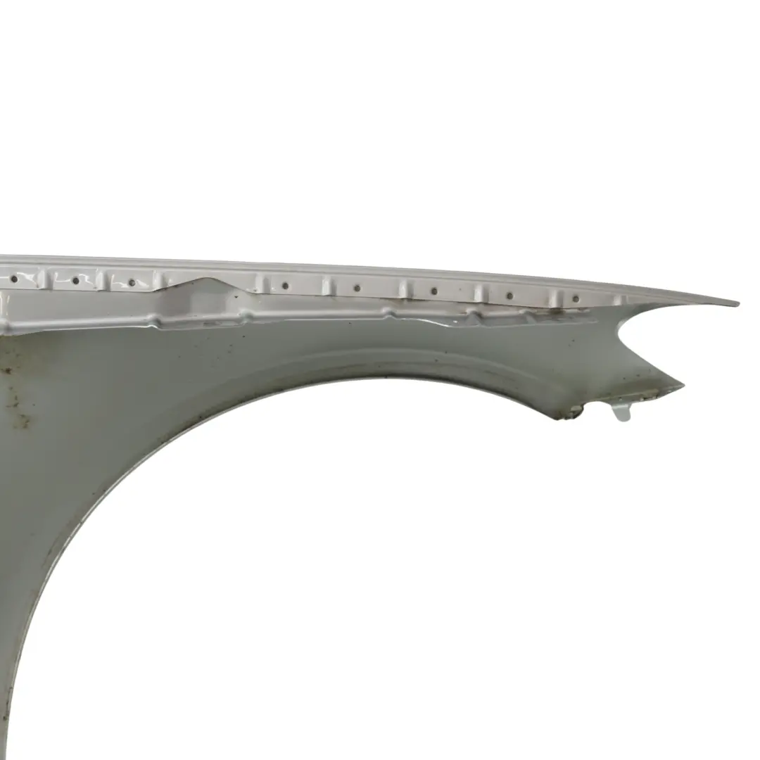Panel Aleta Delantero Izquierdo Iridium Silver Metallic 775 para Mercedes W205 con número de pieza A2058800118 Mercedes W205 Panel Aleta Delantero Izquierdo Iridium Silver Metallic 775 - SKU A2058800118-IRS - Número de pieza A2058800118