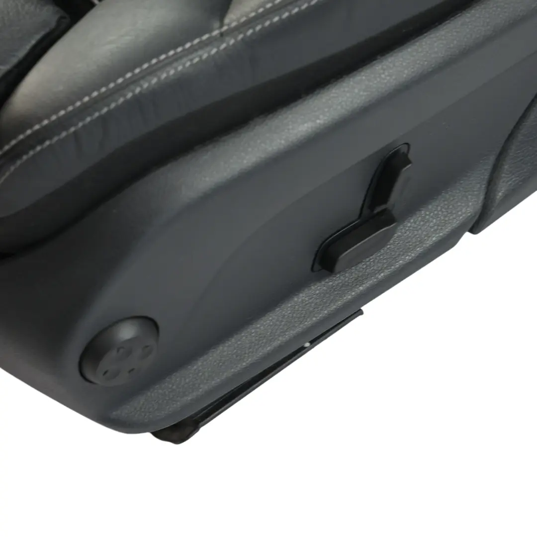 Fotel AMG Przedni Lewy Podgrzewany Czarny Elektryczny do Mercedes W205 S205 o numerze A2059106112 Mercedes W205 S205 Fotel AMG Przedni Lewy Podgrzewany Czarny Elektryczny - SKU A2059106112-7 - Numer Części A2059106112