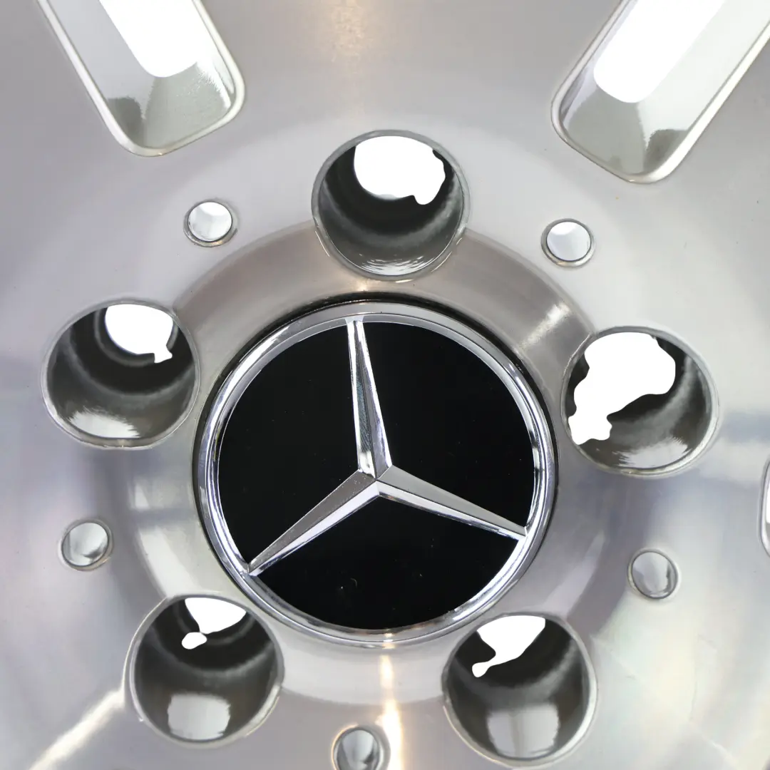 W207 A207 Cerchio in lega 18" 8,5J ET:49 6-Raggi doppi per Mercedes con numero di parte A2074011402 Mercedes W207 A207 Cerchio in lega 18" 8,5J ET:49 6-Raggi doppi - SKU A2074011402 - Numero di parte A2074011402